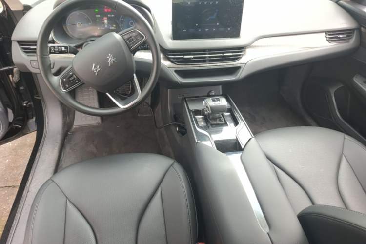 Used Hongqi E-QM5 2021 Charging T3 Version 5 Seats Center Console