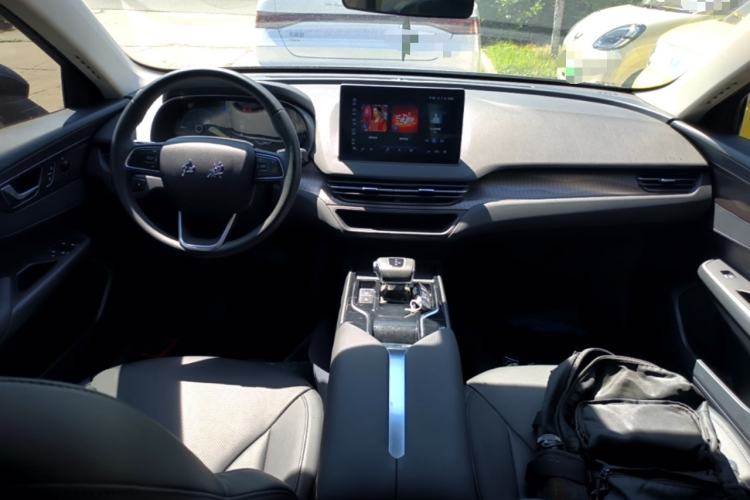 Used Hongqi E-QM5 2021 Online Booking Charging Basic Edition 5 Seats Center Console