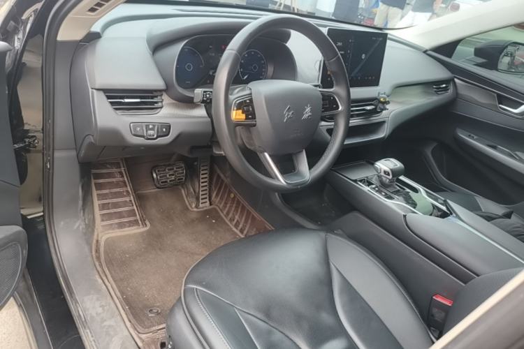 Used Hongqi E-QM5 2021 Charging Flagship Edition Center Console