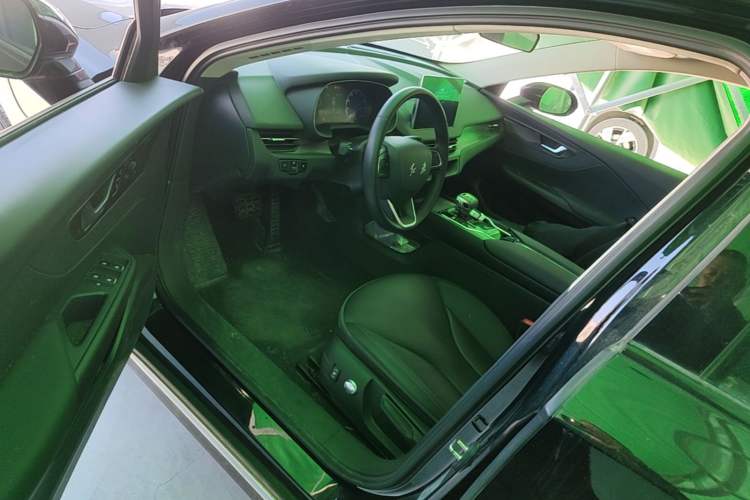 Used Hongqi E-QM5 2021 Charging Version Flagship Edition Driver Seat