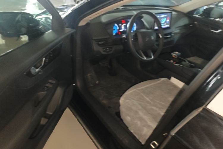 Used Hongqi E-QM5 2021 Online Booking Charging Basic Edition 5 Seats Driver Seat