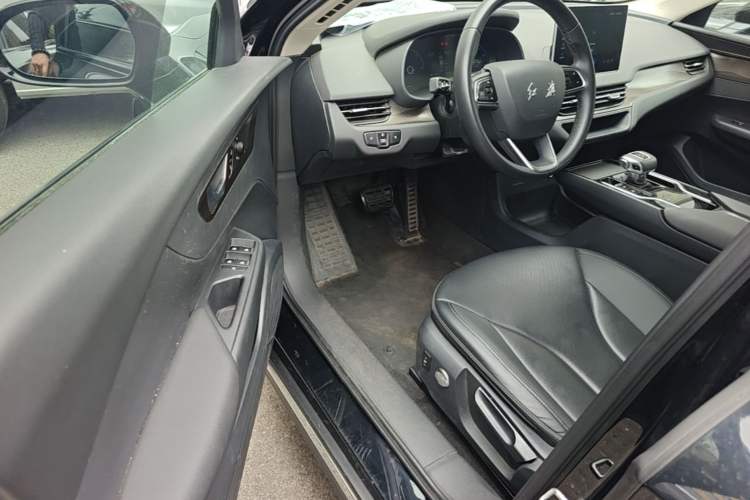 Used Hongqi E-QM5 2021 Online Booking Charging Basic Edition 5 Seats Driver Seat