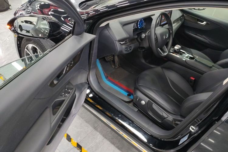 Used Hongqi E-QM5 2021 Charging Version Flagship Edition Driver Seat