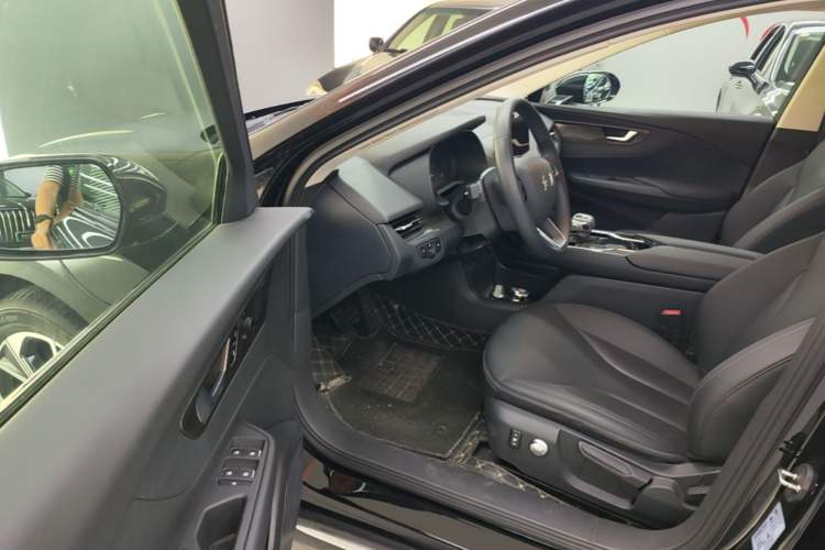 Used Hongqi E-QM5 2021 Charging Version Flagship Edition Driver Seat