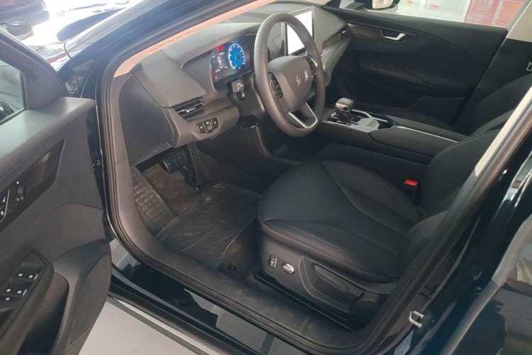 Used Hongqi E-QM5 2021 Charging T3 Version 5 Seats Driver Seat