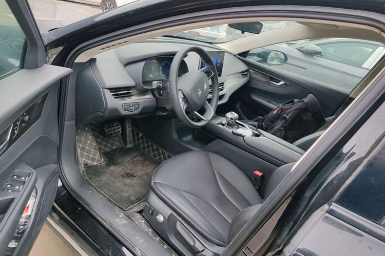 Used Hongqi E-QM5 2021 Charging Version Flagship Edition Driver Seat