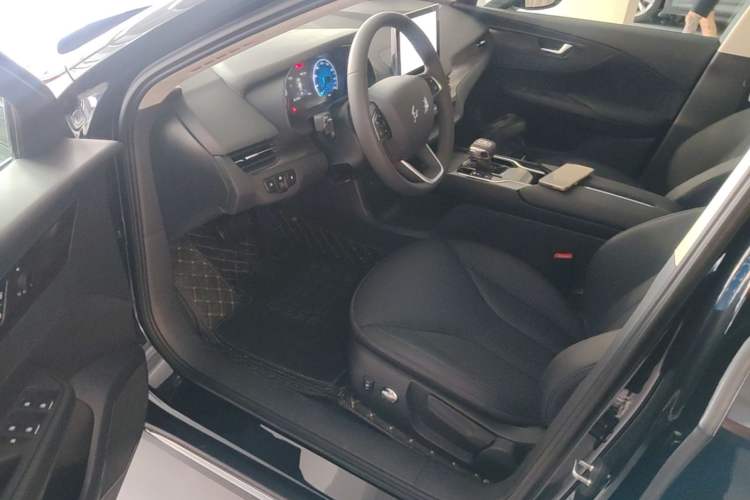 Used Hongqi E-QM5 2021 Ride-Hailing Charging—Didi Edition 5 Seats Driver Seat