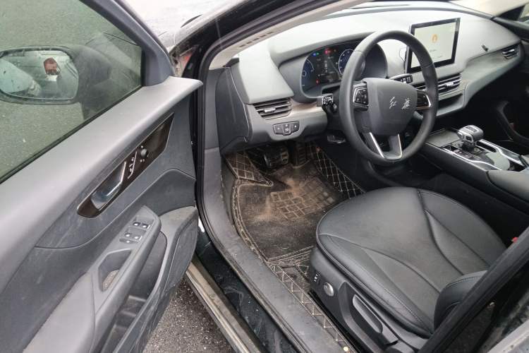 Used Hongqi E-QM5 2021 Charging Version Flagship Edition Driver Seat