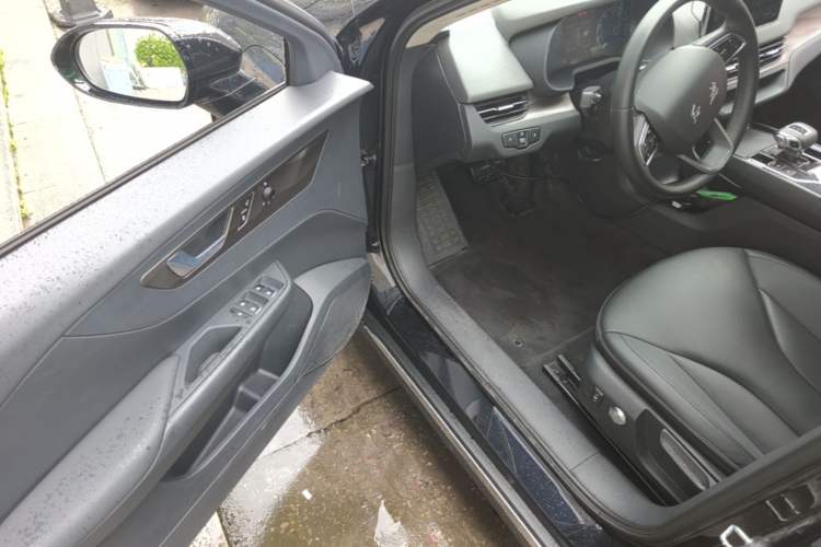 Used Hongqi E-QM5 2021 Charging T3 Version 5 Seats Driver Seat