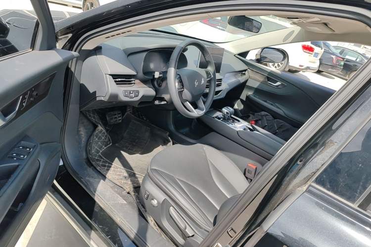 Used Hongqi E-QM5 2021 Charging Version Flagship Edition Driver Seat