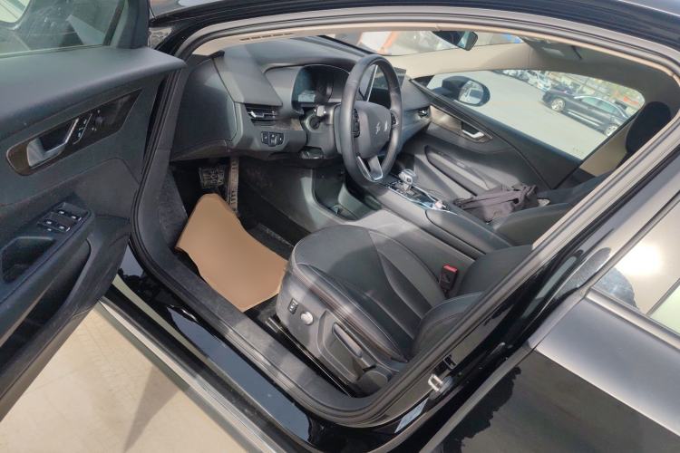 Used Hongqi E-QM5 2021 Charging Version Flagship Edition Driver Seat