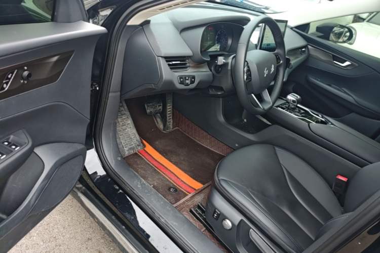 Used Hongqi E-QM5 2021 Charging Version Flagship Edition Driver Seat