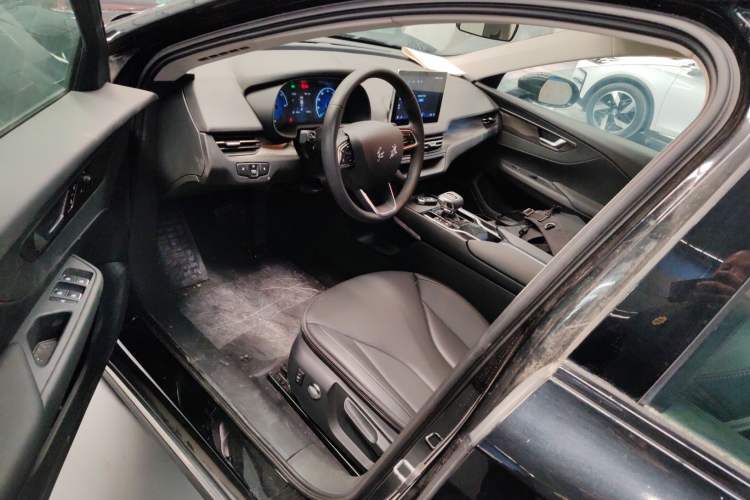 Used Hongqi E-QM5 2021 Charging Version Flagship Edition Driver Seat