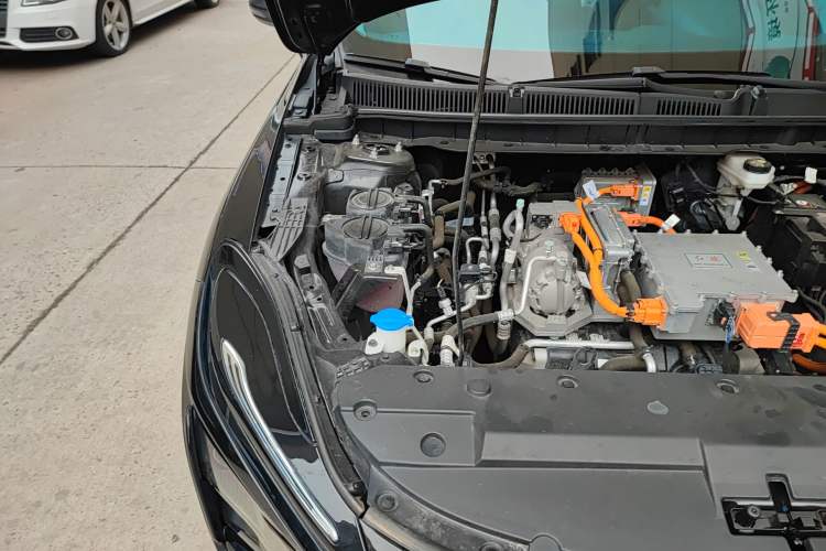 Used Hongqi E-QM5 2021 Charging Flagship Edition Engine Bay Right