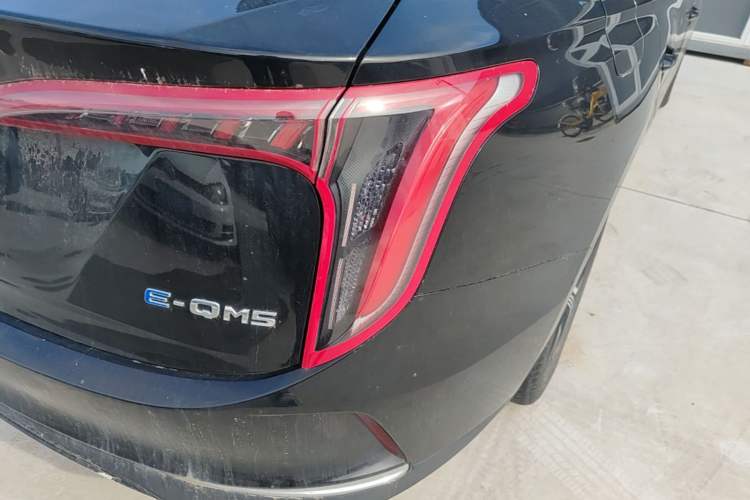 Used Hongqi E-QM5 2021 Charging Version Flagship Edition Exterior 3