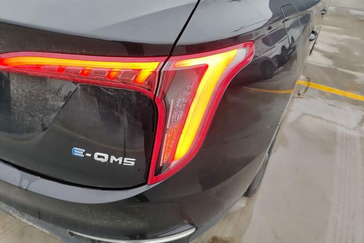 Used Hongqi E-QM5 2021 Charging Version Flagship Edition Exterior 3