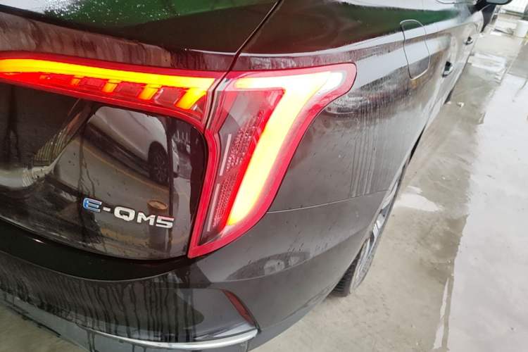 Used Hongqi E-QM5 2021 Charging Version Flagship Edition Exterior 3