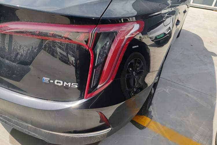 Used Hongqi E-QM5 2021 Charging Version Flagship Edition Exterior 3