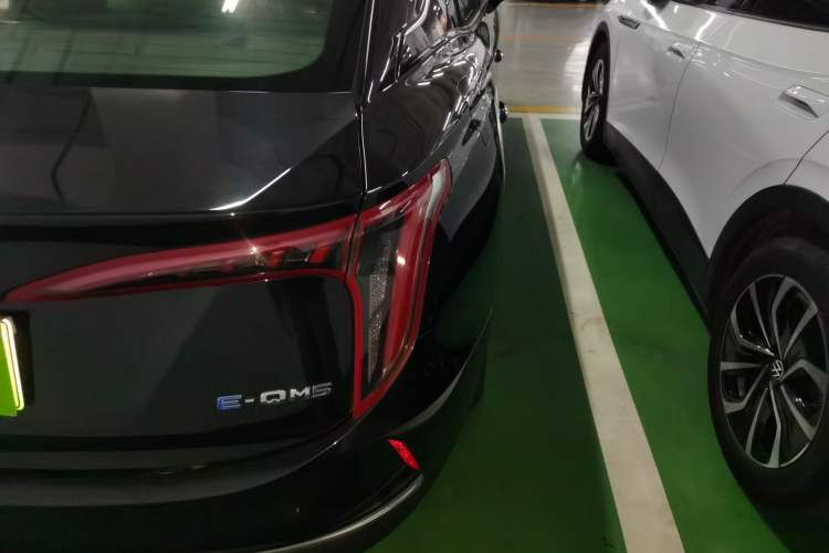 Used Hongqi E-QM5 2021 Charging Version Flagship Edition Exterior 3