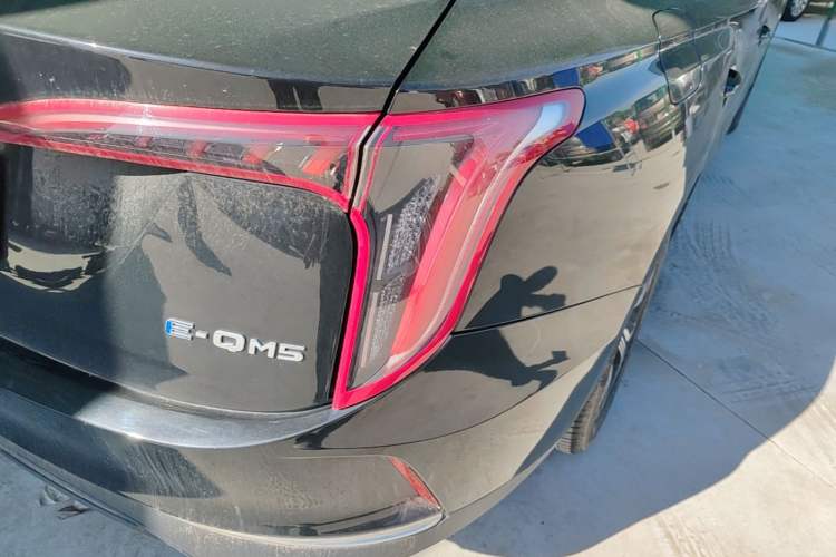 Used Hongqi E-QM5 2021 Charging Version Flagship Edition Exterior 3