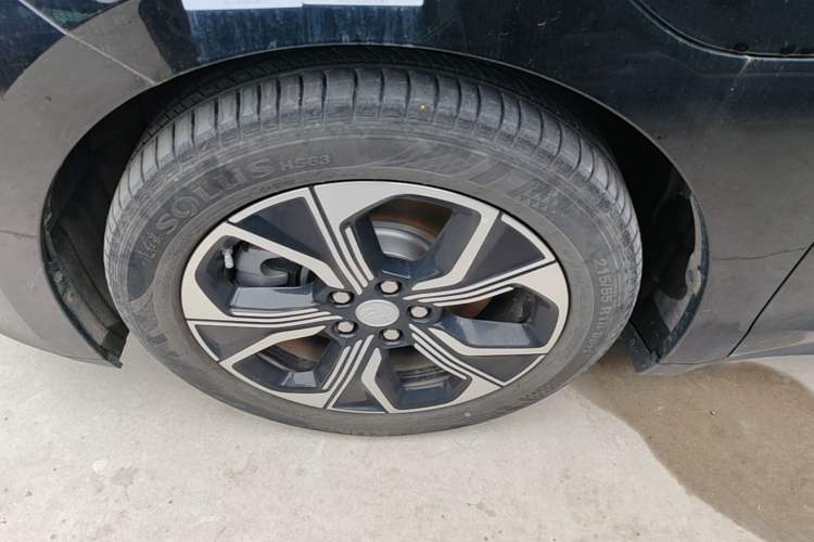 Used Hongqi E-QM5 2021 Charging Version Flagship Edition Exterior 4