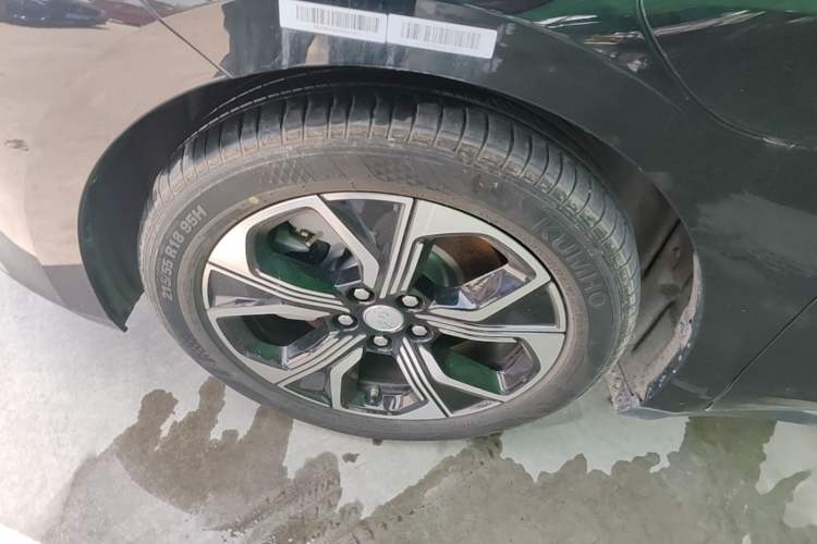 Used Hongqi E-QM5 2021 Charging Version Flagship Edition Exterior 4