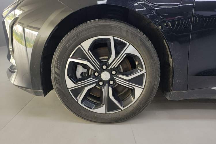 Used Hongqi E-QM5 2021 Charging Version Flagship Edition Exterior 4