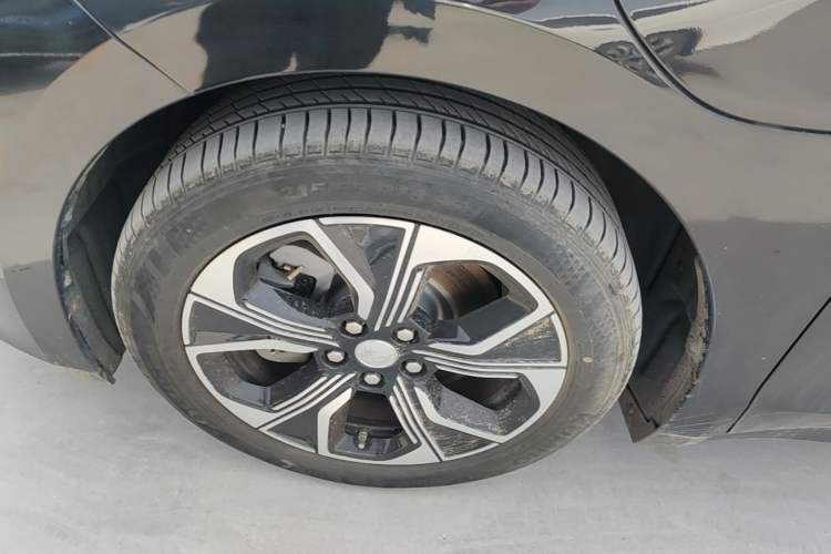 Used Hongqi E-QM5 2021 Charging Version Flagship Edition Exterior 4