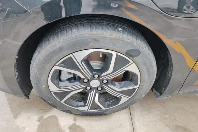 Used Hongqi E-QM5 2021 Charging Version Flagship Edition Exterior 4