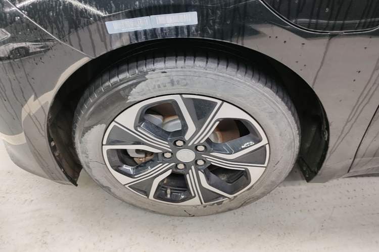 Used Hongqi E-QM5 2021 Charging Version Flagship Edition Exterior 4