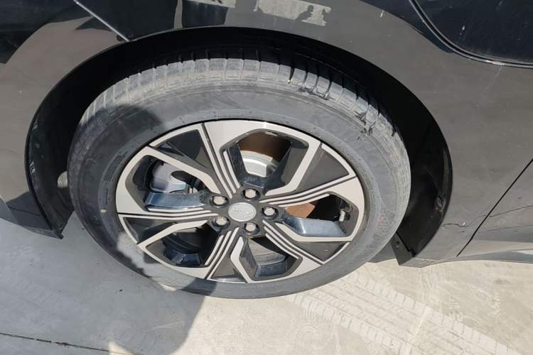 Used Hongqi E-QM5 2021 Charging Version Flagship Edition Exterior 4