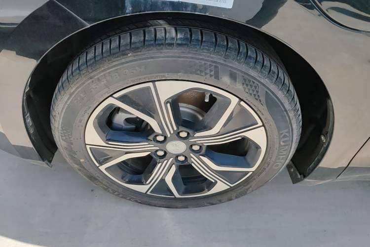 Used Hongqi E-QM5 2021 Charging Version Flagship Edition Exterior 4
