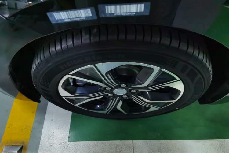 Used Hongqi E-QM5 2021 Charging Version Flagship Edition Exterior 4