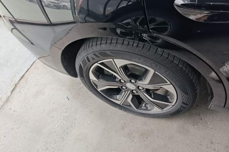 Used Hongqi E-QM5 2021 Charging Version Flagship Edition Exterior 5