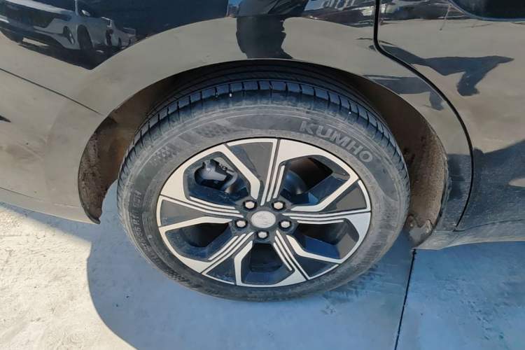 Used Hongqi E-QM5 2021 Charging Version Flagship Edition Exterior 5