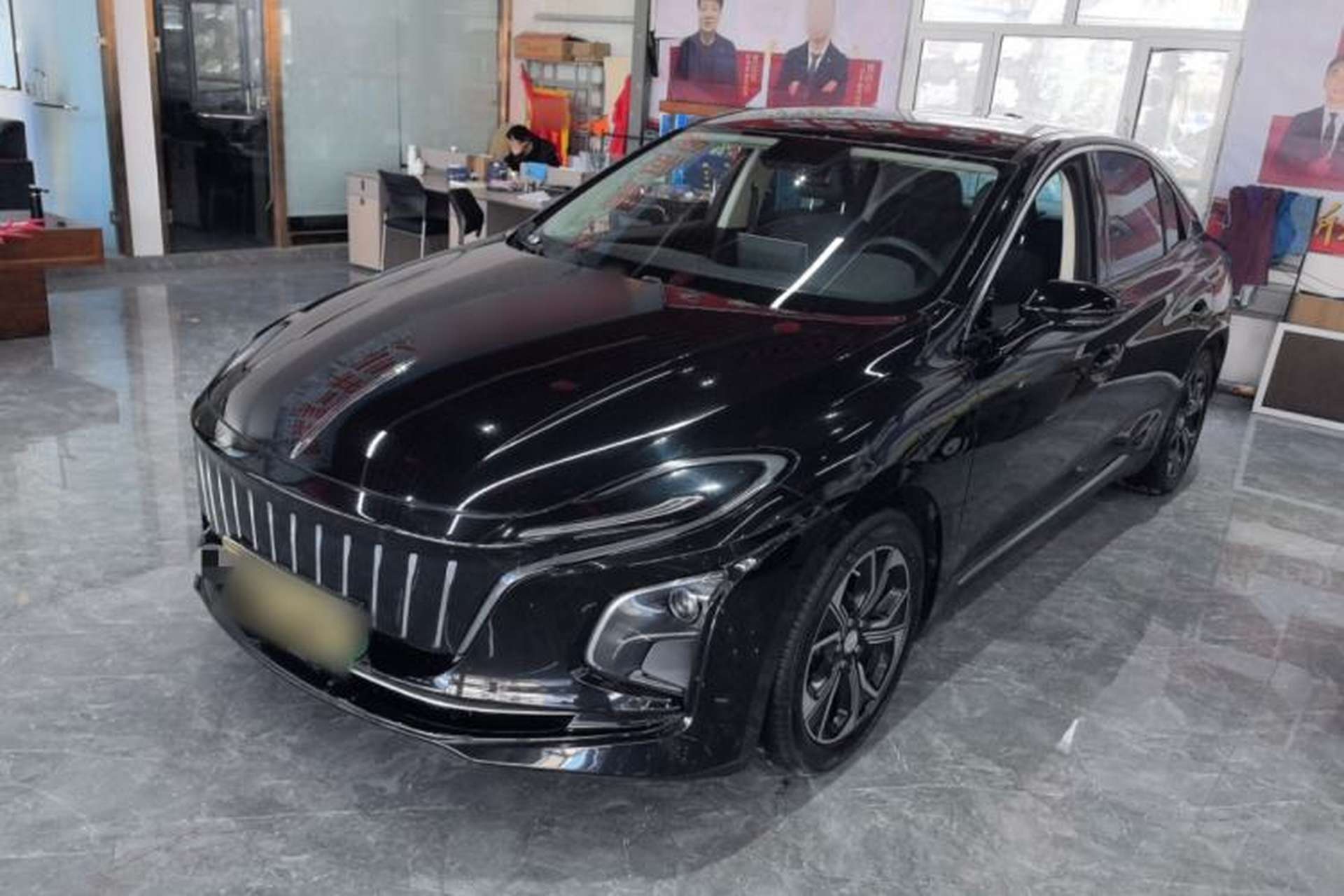 Used Hongqi E-QM5 2021 Charging Flagship Edition Front Left 45 Deg