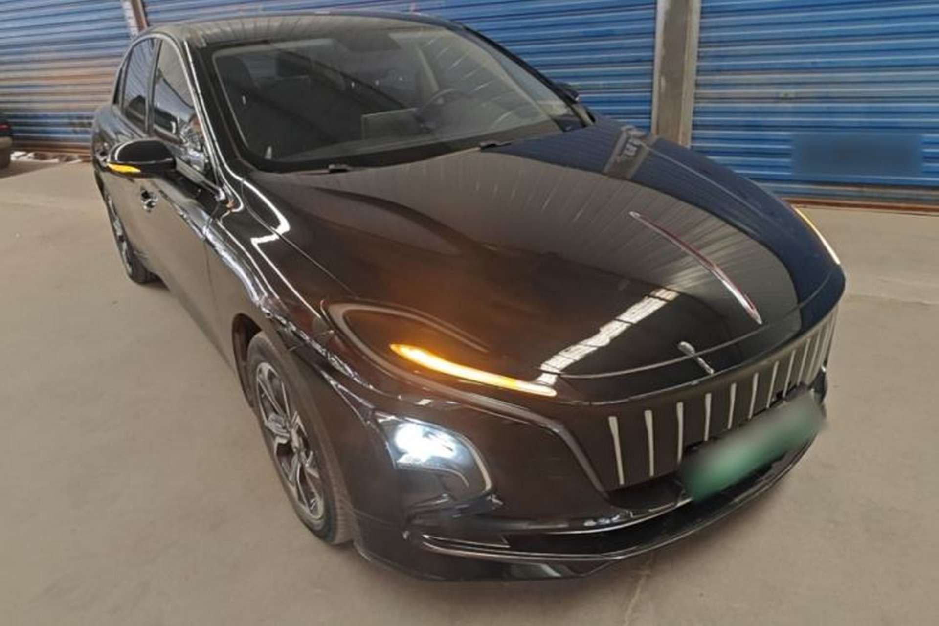 Used Hongqi E-QM5 2021 Online Booking Charging Basic Edition 5 Seats Front Right 45 Deg