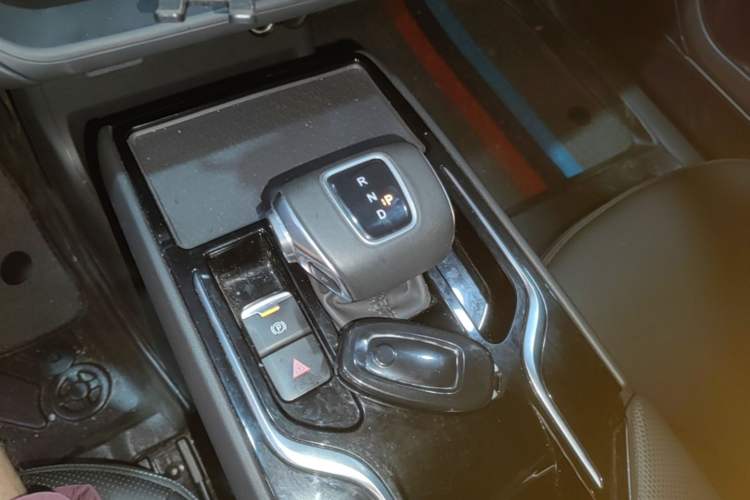 Used Hongqi E-QM5 2021 Online Booking Charging Basic Edition 5 Seats Gear Lever