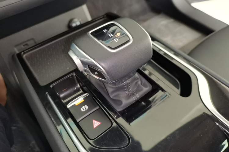 Used Hongqi E-QM5 2021 Online Booking Charging T3 Edition 5-Seater Gear Lever