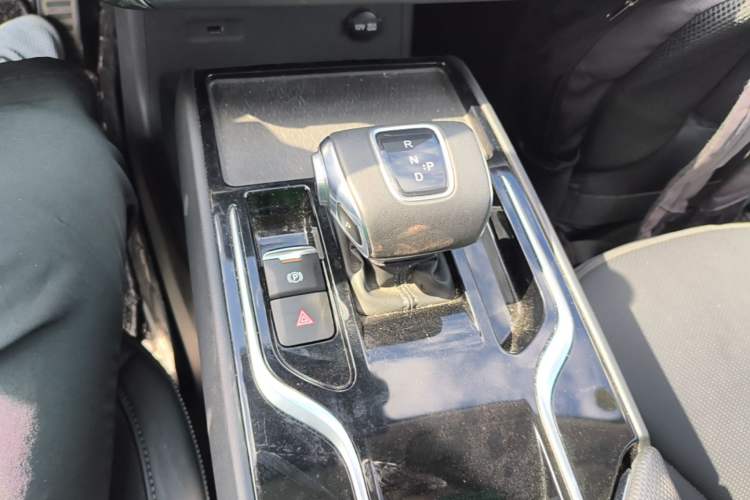 Used Hongqi E-QM5 2021 Online Booking Charging Basic Edition 5 Seats Gear Lever