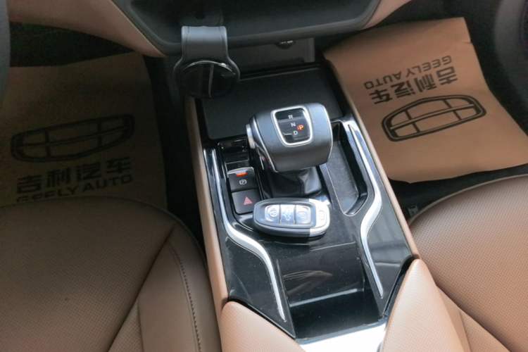 Used Hongqi E-QM5 2021 Online Booking Charging T3 Edition 4 Seats Gear Lever
