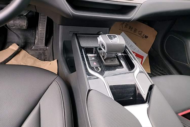 Used Hongqi E-QM5 2021 Online Booking Charging Basic Edition 5 Seats Gear Lever