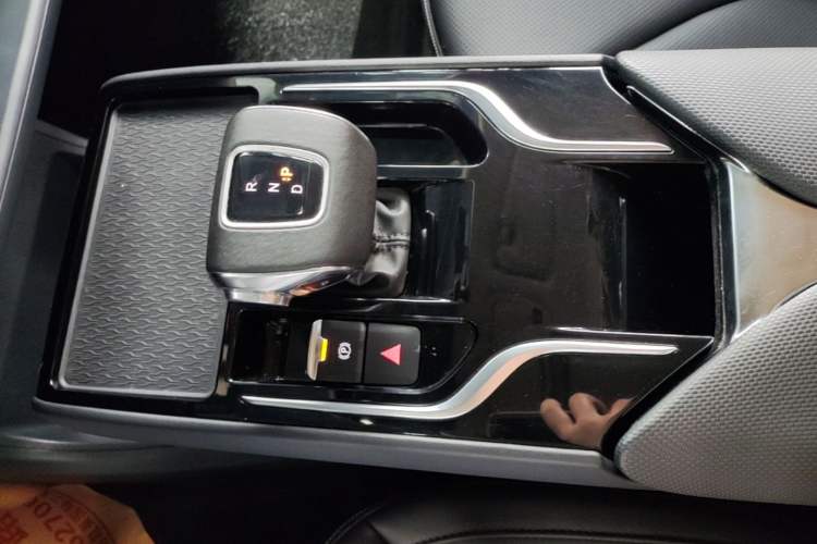Used Hongqi E-QM5 2021 Online Booking Charging T3 Edition 5-Seater Gear Lever