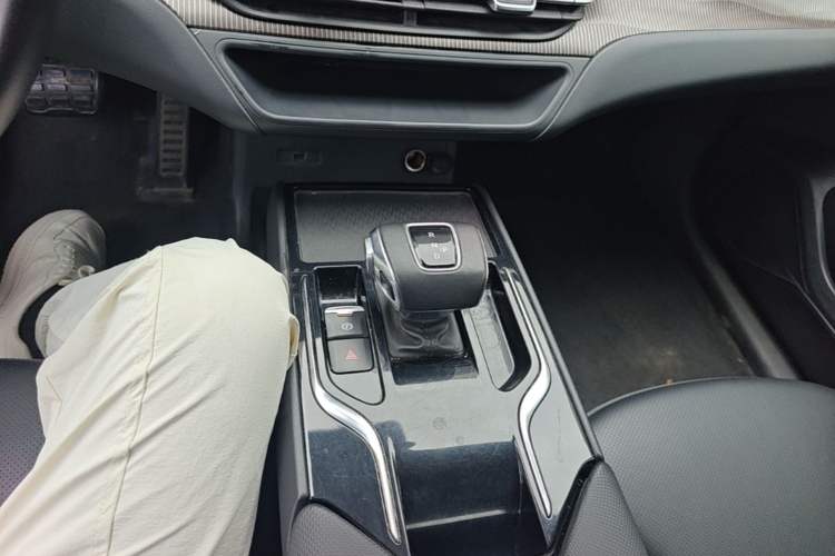 Used Hongqi E-QM5 2021 Online Booking Charging Basic Edition 5 Seats Gear Lever