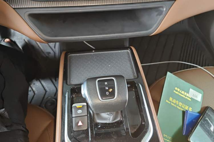 Used Hongqi E-QM5 2021 Charging T3 Version 4 Seats Gear Lever