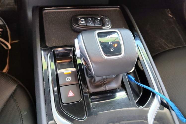 Used Hongqi E-QM5 2021 Online Booking Charging Basic Edition 5 Seats Gear Lever