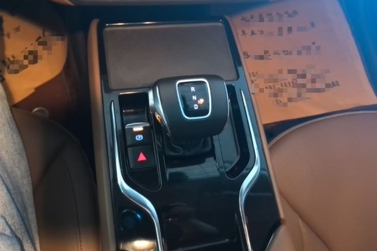 Used Hongqi E-QM5 2021 Online Booking Charging Basic Edition 4 Seats Gear Lever