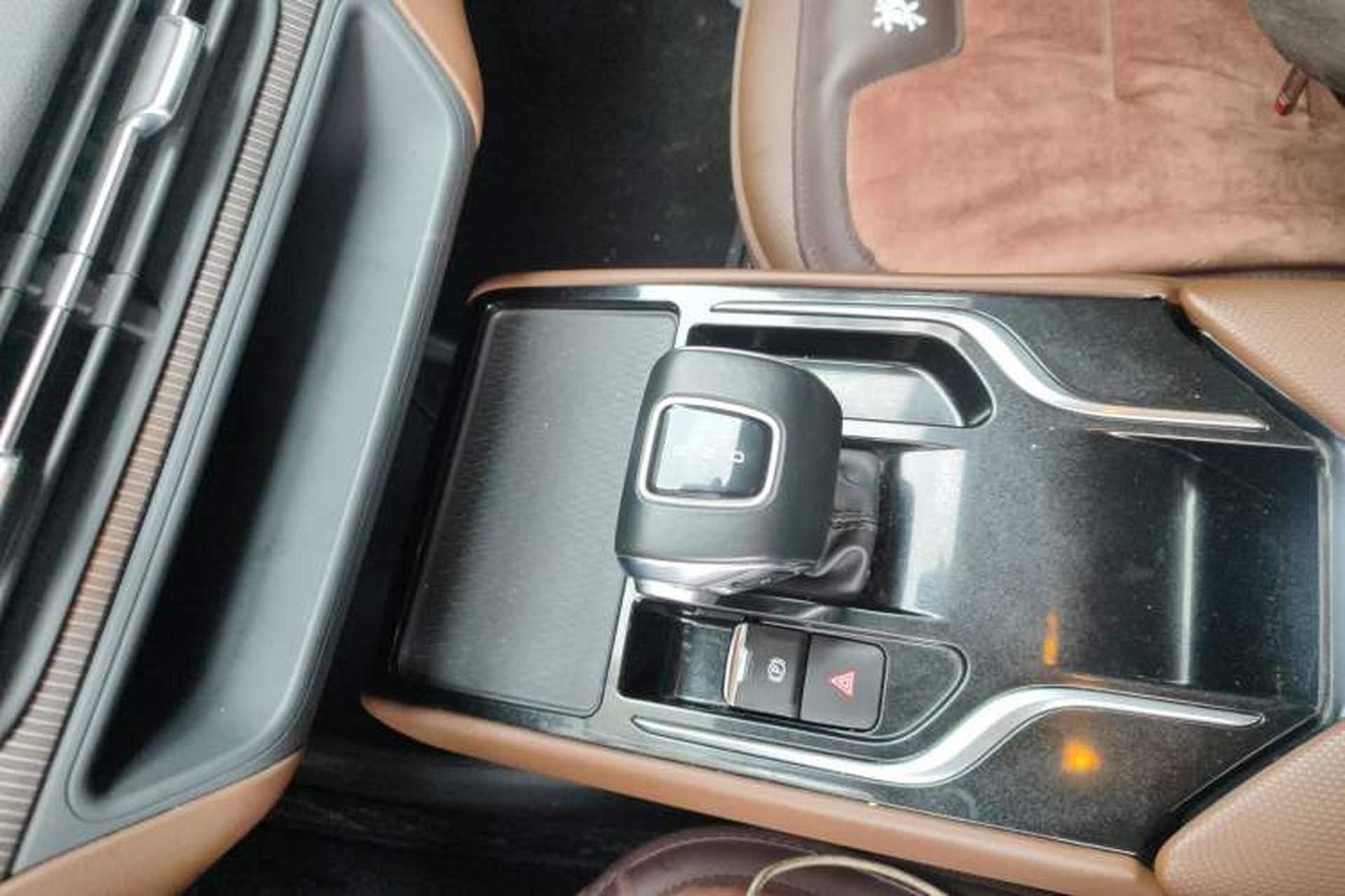 Used Hongqi E-QM5 2021 Online Booking Charging Basic Edition 4 Seats Gear Lever