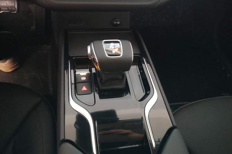 Used Hongqi E-QM5 2021 Charging T3 Version 5 Seats Gear Lever