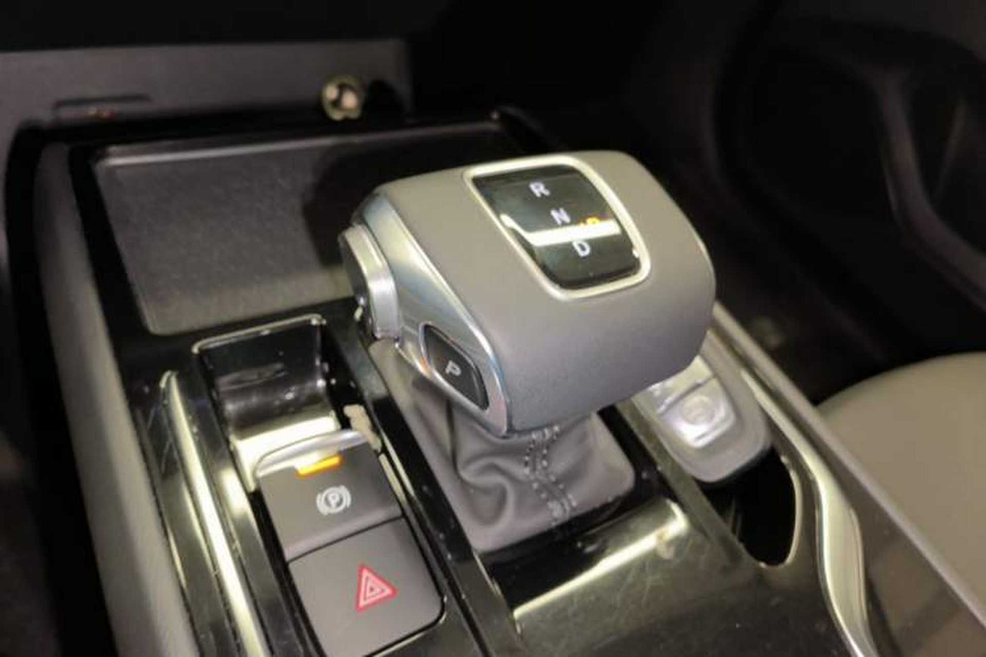 Used Hongqi E-QM5 2021 Online Booking Charging Basic Edition 5 Seats Gear Lever